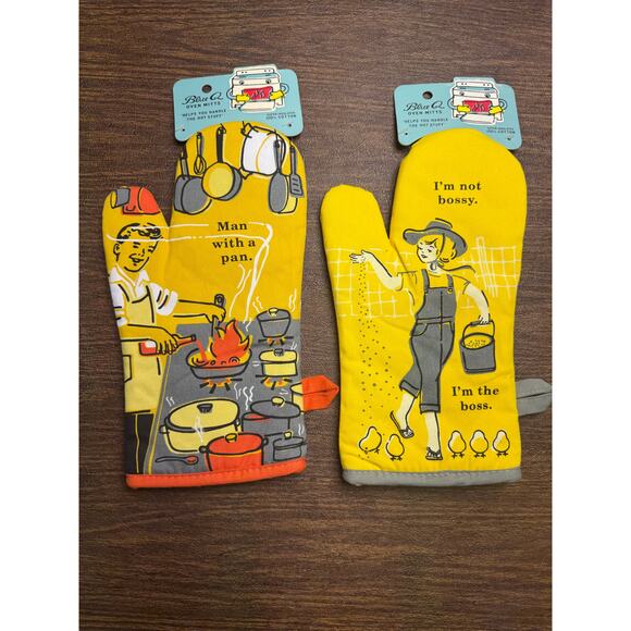 NWT Blue Q His & Hers Couple Set of 2 Hand Oven Mittens Retro Graphics Gift - Picture 1 of 5